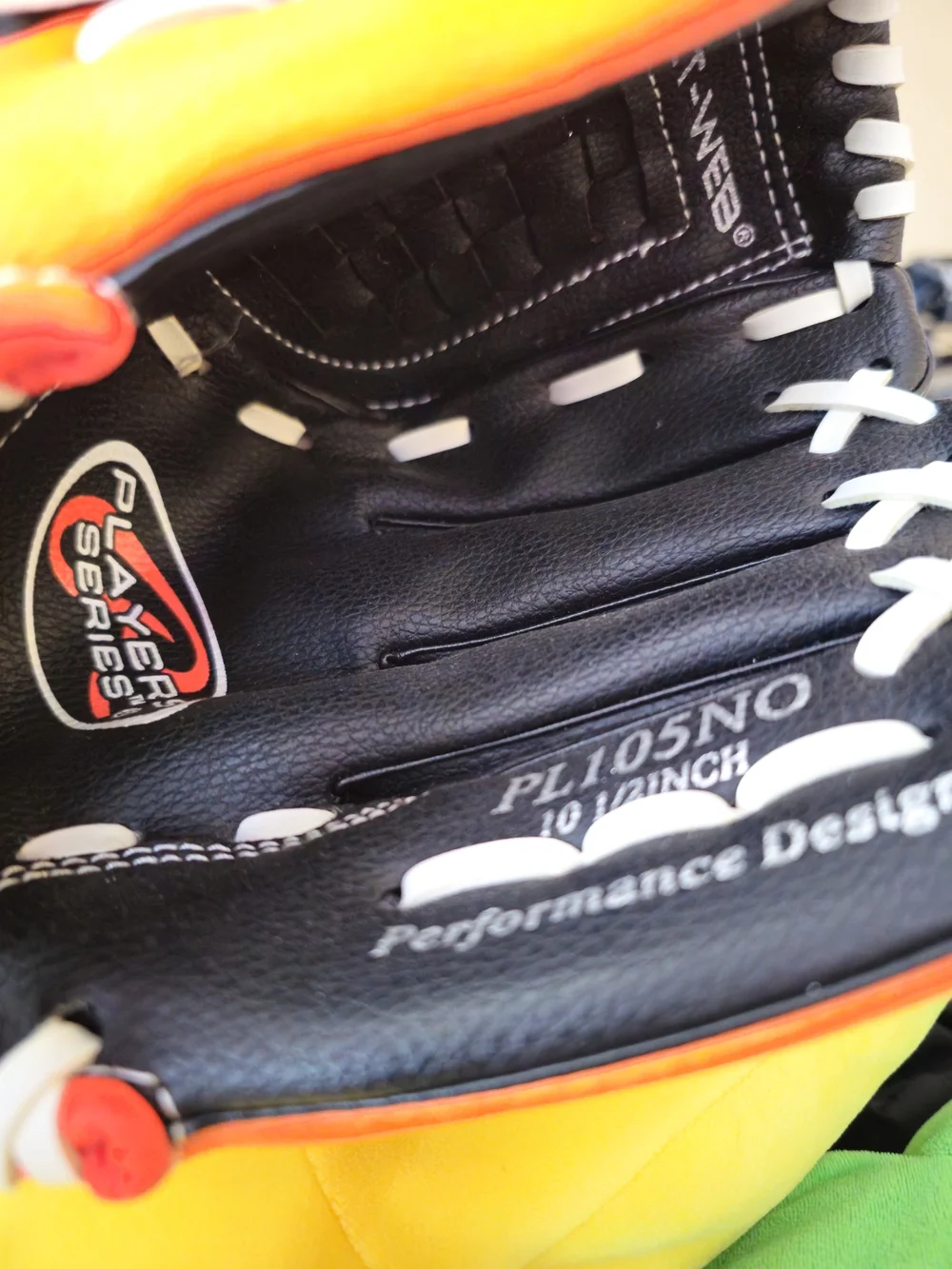 Never Used Rawlings Players Series PL105NO (10 1/2-inch youth glove) (NWOT)